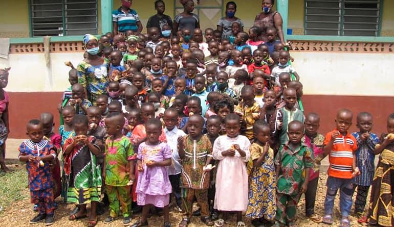 Garantiamo un pasto al giorno ai bimbi della materna di Tchebebe in Togo