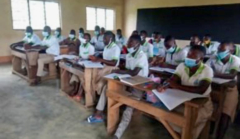 Costruzione di quattro classi nella scuola media di Tchébébé