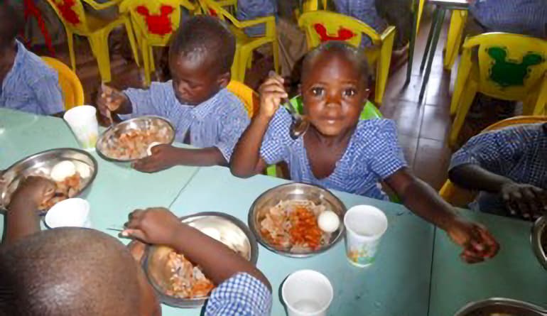 Supporto programma nutrizionale nella scuola materna del complesso scolastico Piero Micossi a Tchébébé
